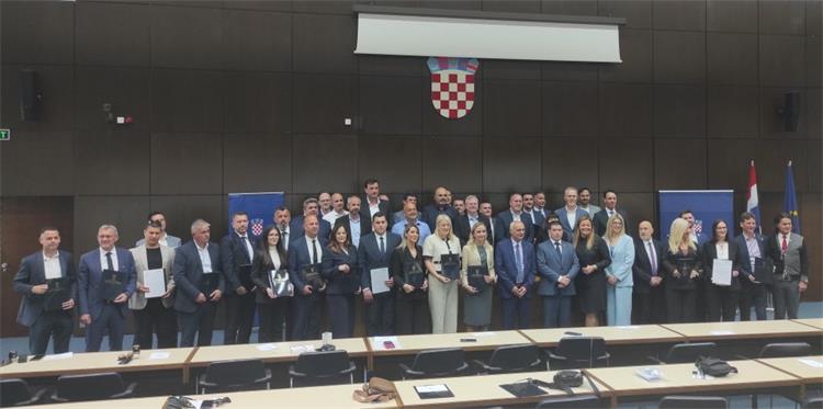 Slika /slike/foto 4_26/foto MMPI 17-4_26/nsl MMPI 17-4_26.jpg